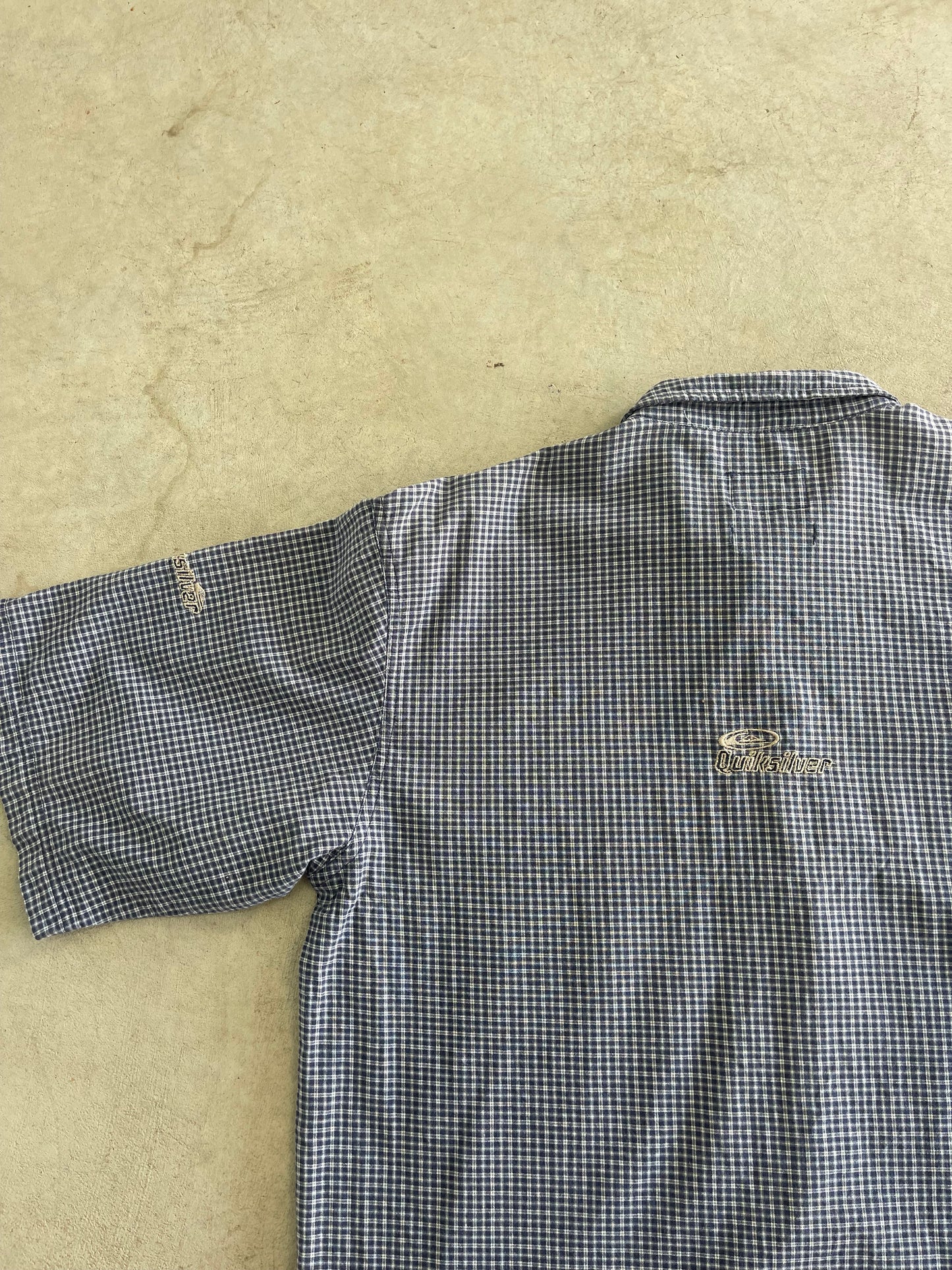 Vintage Quiksilver Embroidered Short Sleeve Button Up Shirt (M-L)