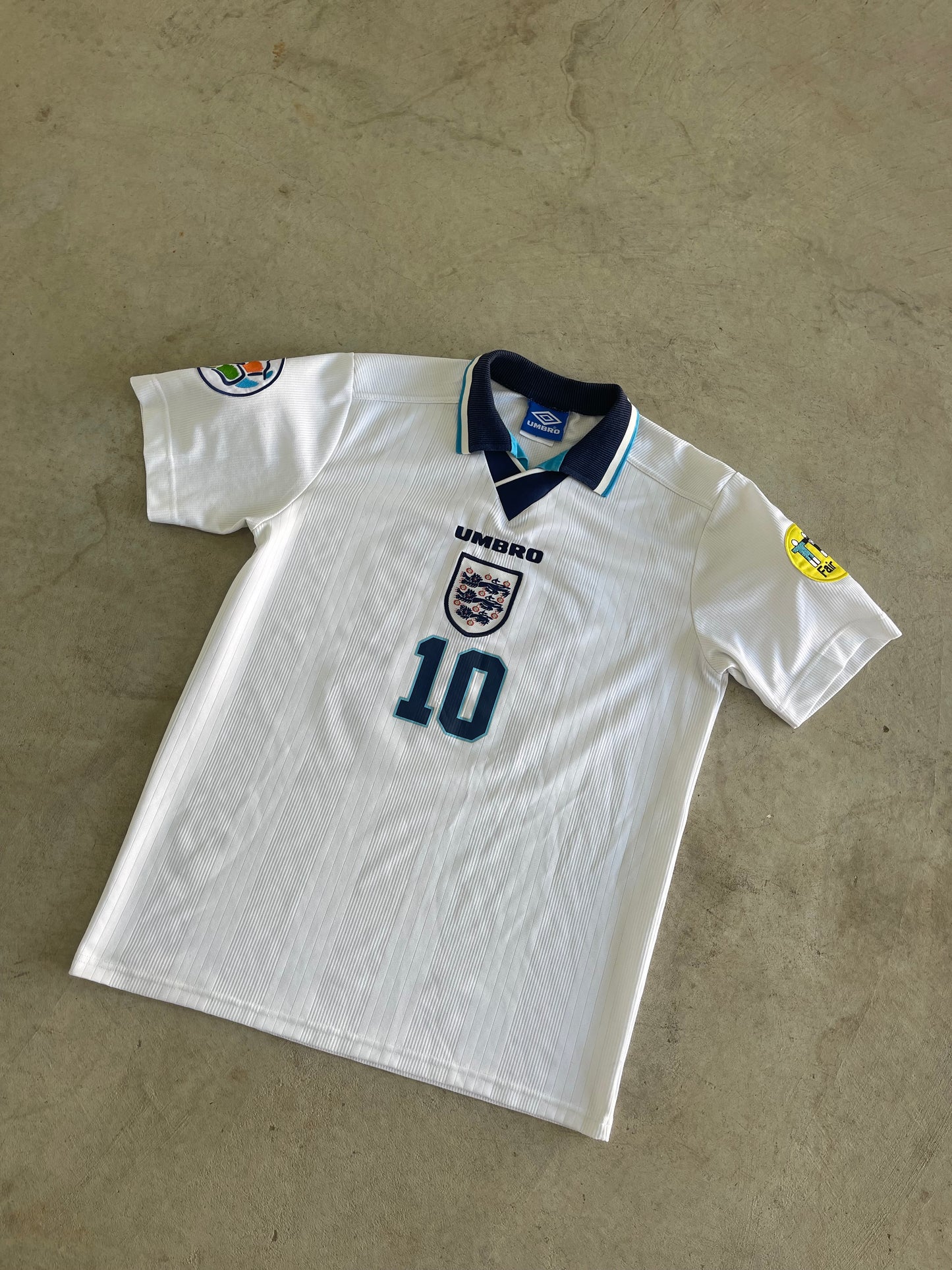 Vintage Umbro England Soccer Jersey (XL)