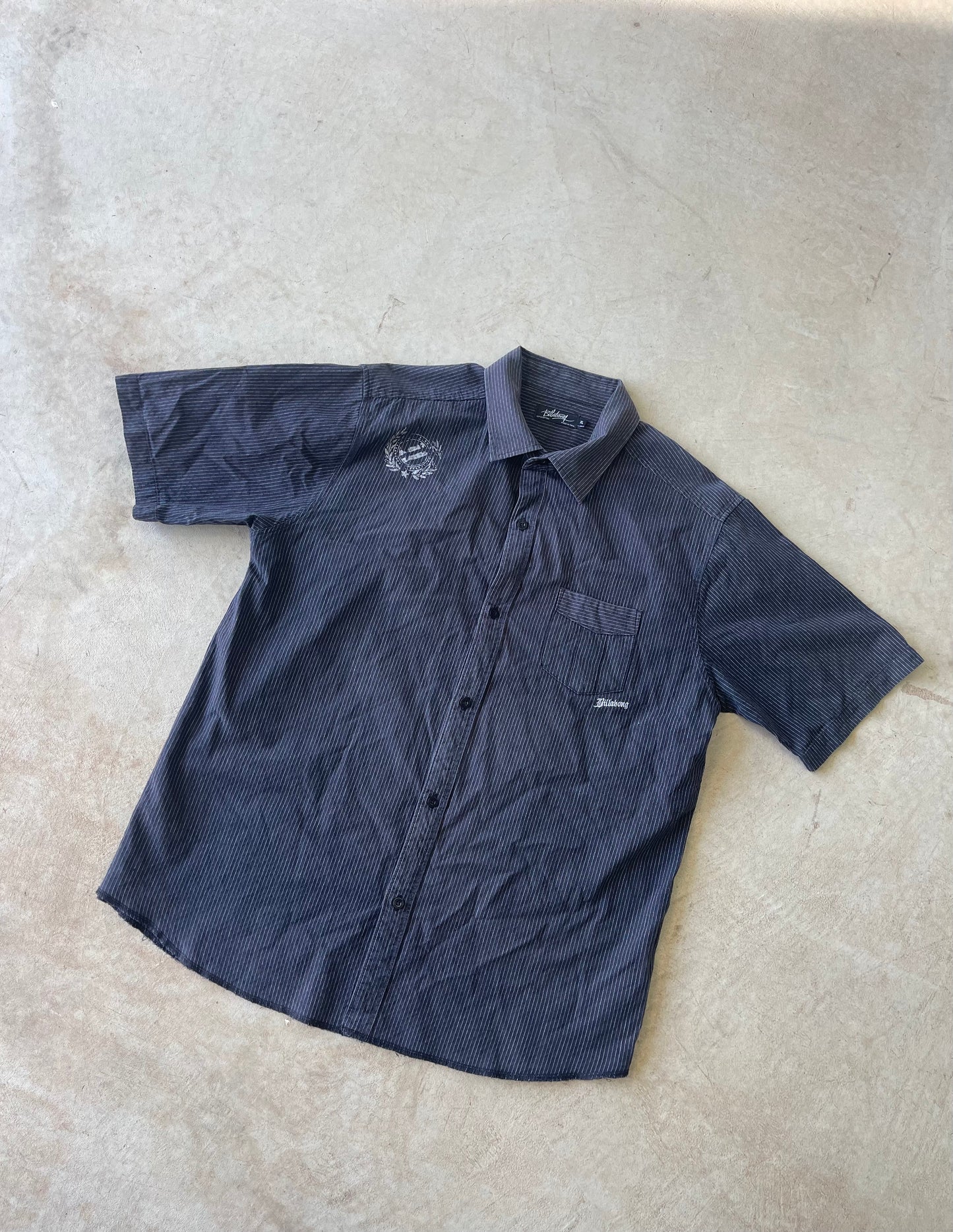 Y2K Billabong Short Sleeve Button Up Shirt (XL)