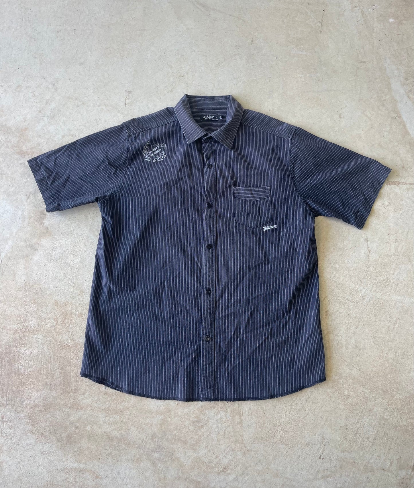 Y2K Billabong Short Sleeve Button Up Shirt (XL)