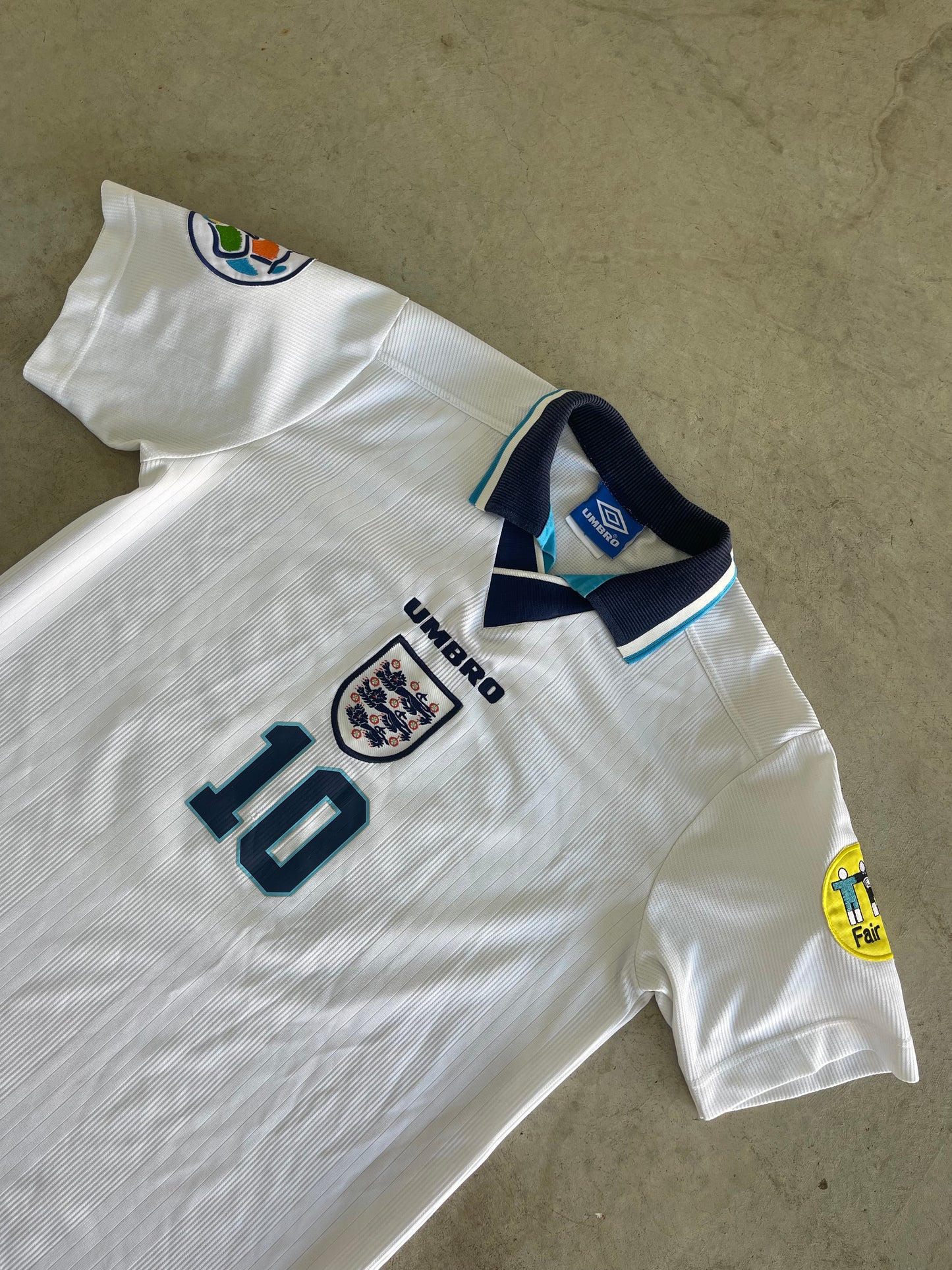 Vintage Umbro England Soccer Jersey (XL)