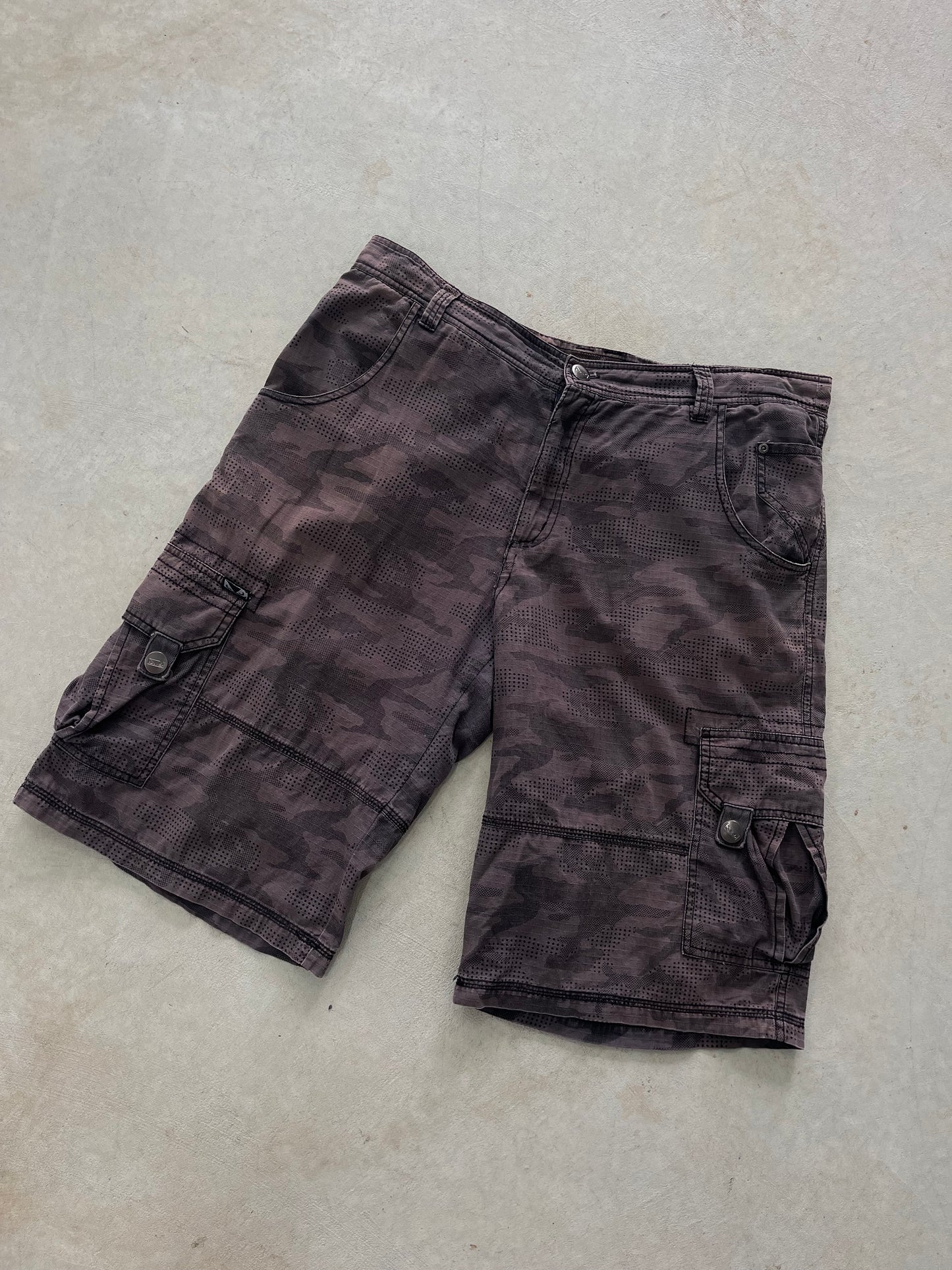 Y2K BadBoy Cargo Shorts (36)