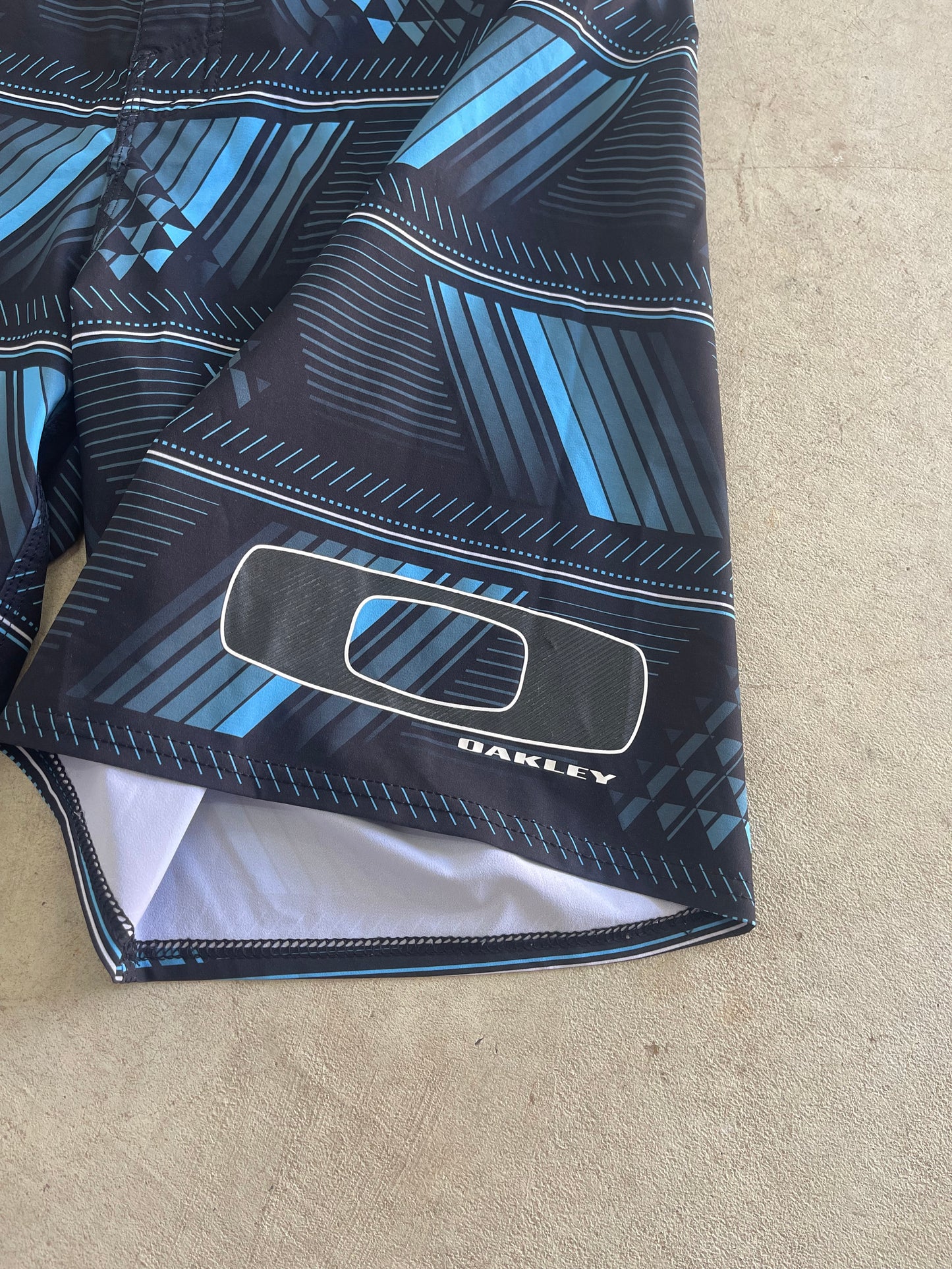 Y2K Oakley Boardies (34)
